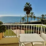 Neptuno Beachfront Апартаменты Марбелья