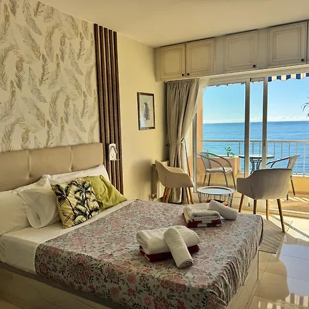 Neptuno Beachfront * Марбелья