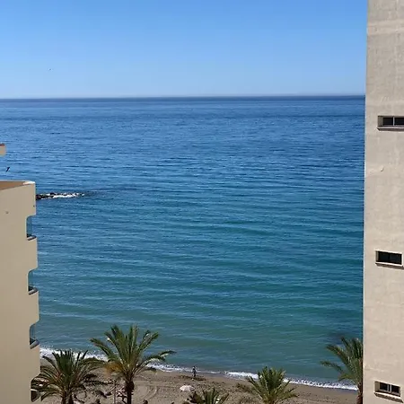 Neptuno Beachfront 公寓